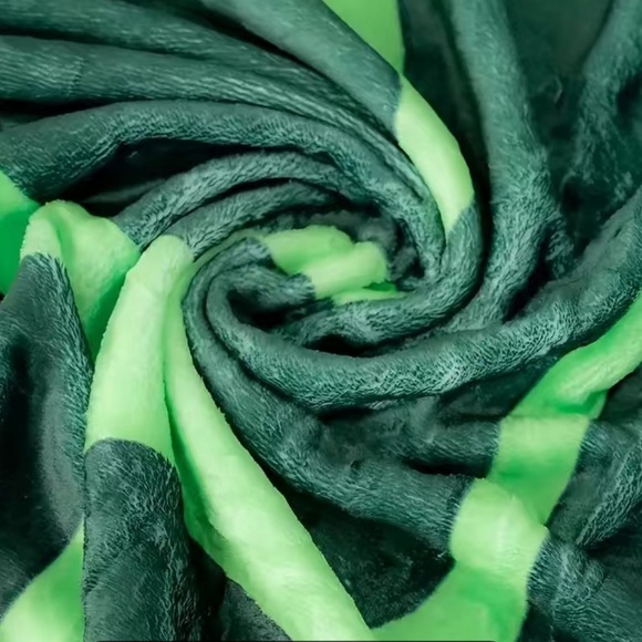 🔴SOLD🔴 Large Monstera Leaf Soft Flannel Throw Blanket - Picture 4 of 5